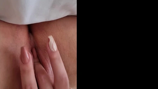 IrisGW Fingering Wet Pussy
