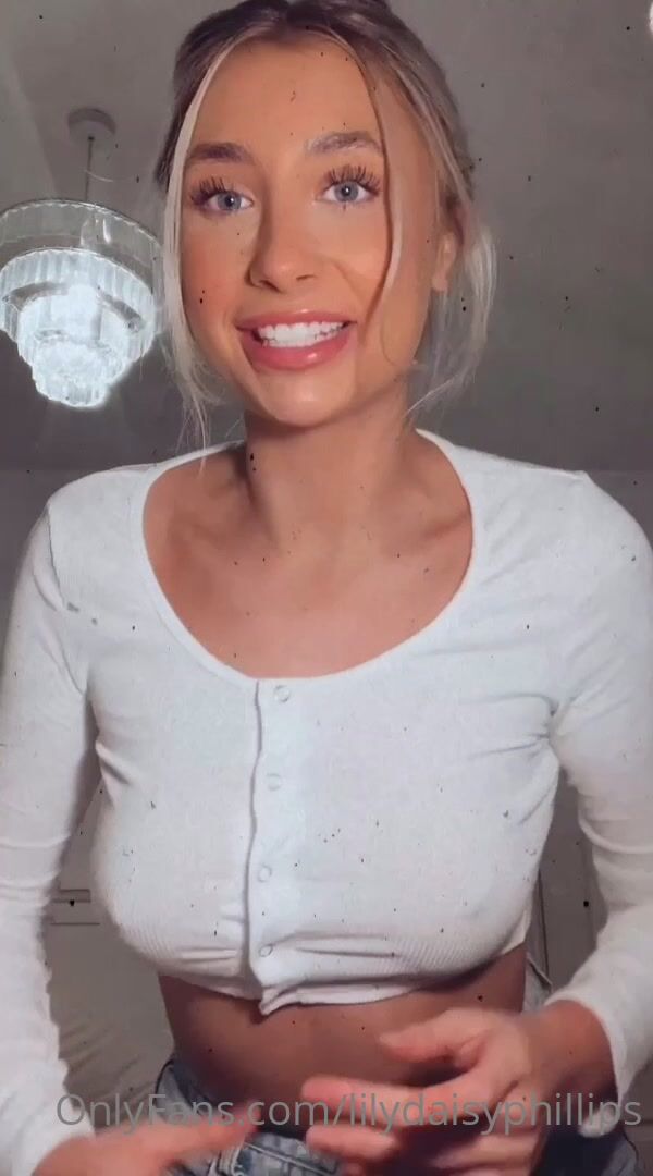 LilyDaisyPhillips Flashing Tits On Cam