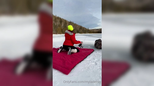Missdelrey Kinky In The Snow