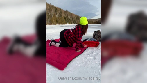 Missdelrey Kinky In The Snow