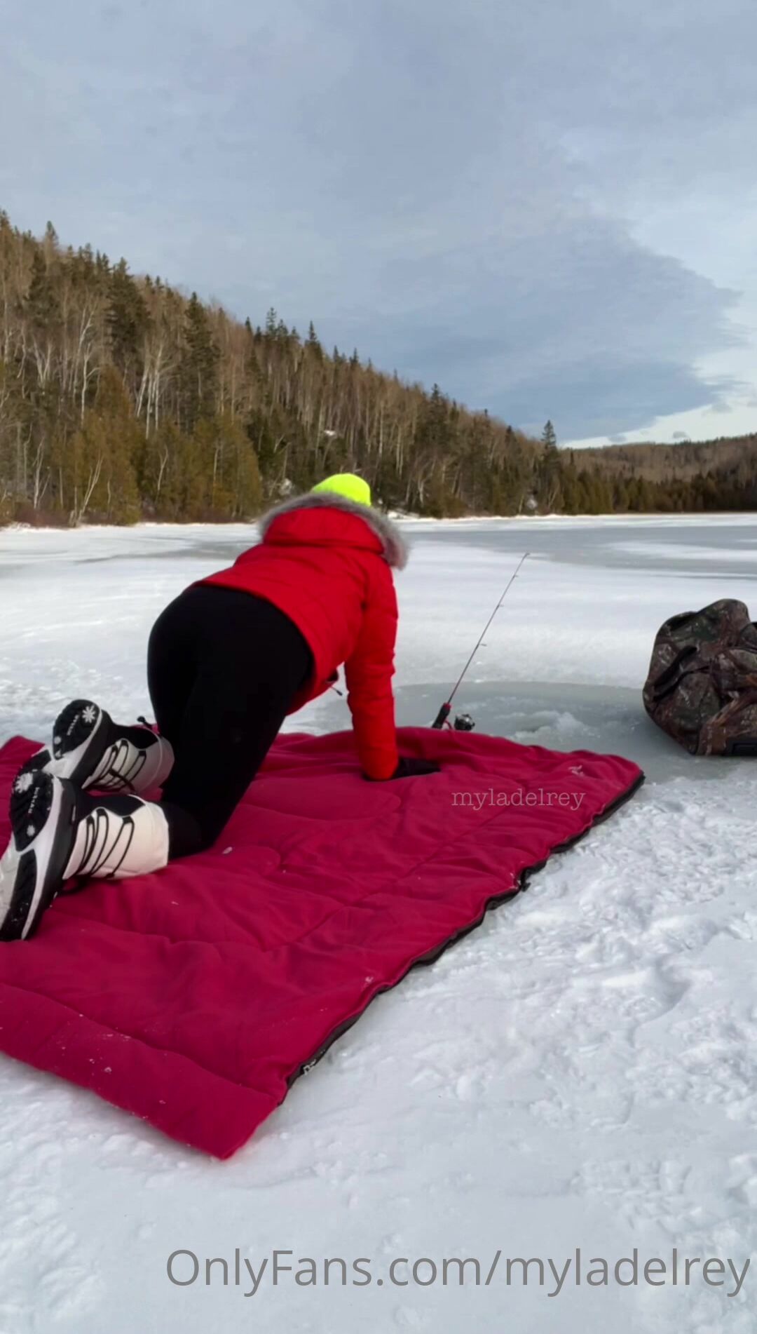 Missdelrey Kinky In The Snow