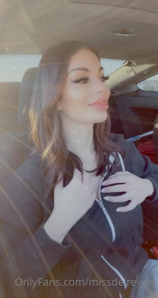 Missdelrey Striptease In The Car