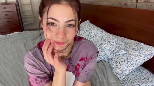 Loverlaci Masturbates