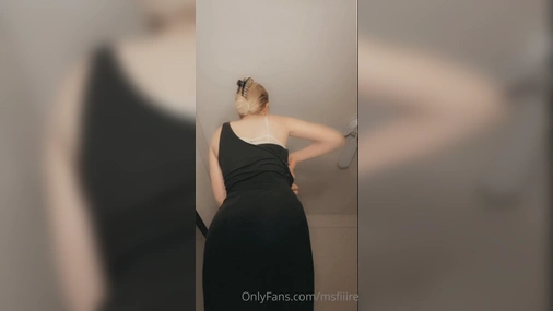 Elegant Striptease Of MSFIIIRE