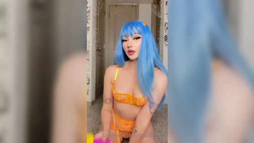 Lena Kitsune Fucks Pussy With Cosplay Toy