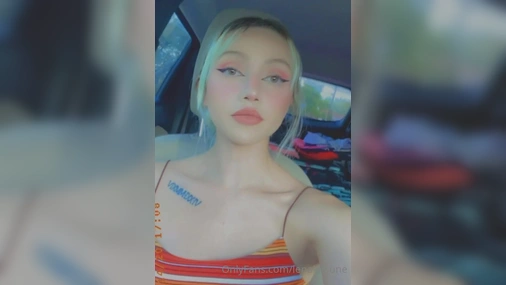 Lena Kitsune Fingers Pussy