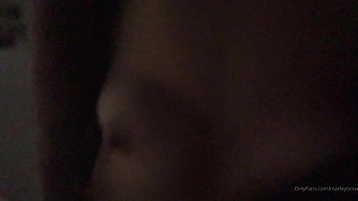 Marleybrinx Gives Blowjob In The Middle Of The Night