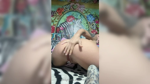 Medusaxxx Fucks Ass With Dildo