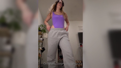 Yungllamacita Shakes Booty