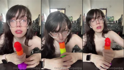 Purrincess Joy Avsugning och handjob med dildo