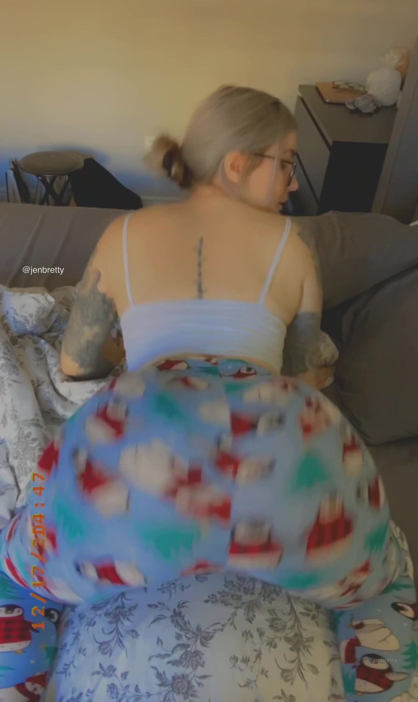 Jen Bretty Shakes Booty In PJ