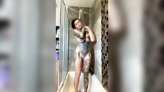Donna Wildcard In The Shower