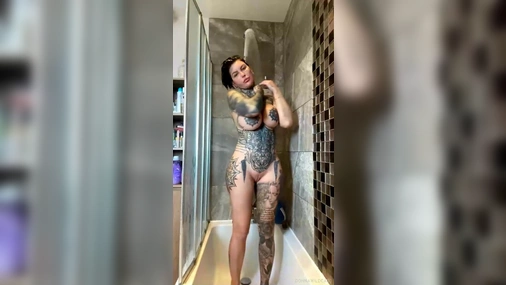 Donna Wildcard In The Shower