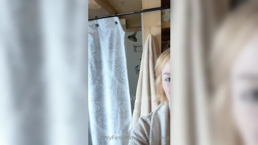 VesperTheGinger Showing Around With Flashing Tits