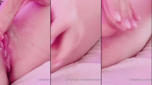 Peachybabyfrog Närbild på fitta knullad med dildo