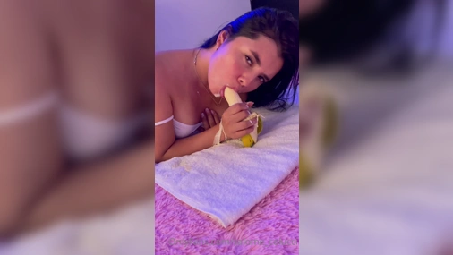 Salome Colucci Kinky Play With Banana
