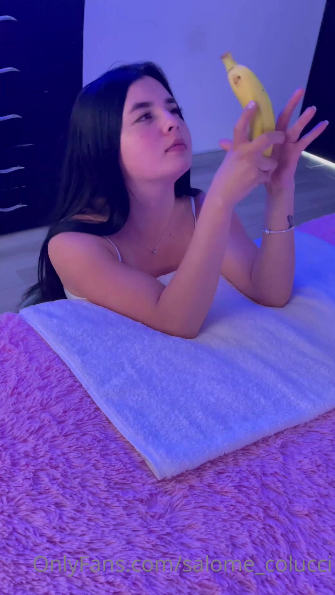 Salome Colucci Kinky Play With Banana