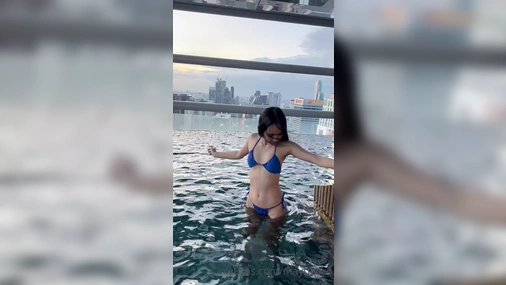 Mayuko Ryuzu Gets Wet In The Pool