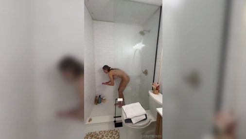 Getnzked In The Shower
