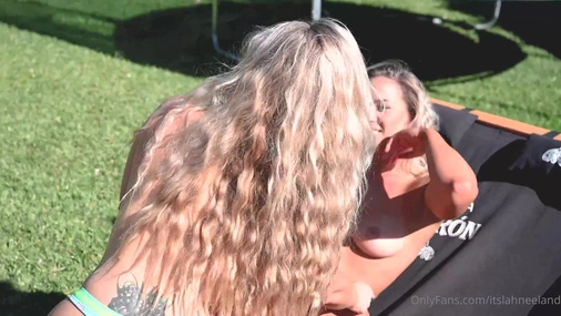 Australian Babe Lahnee Pavlovich Eating Best Friends Pussy Outside