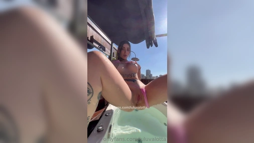 Luluvalotta Flashing In Public