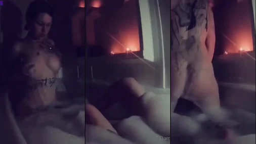 Anja Sangre In der Badewanne