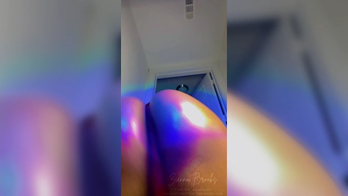 Zienna Brooks Shakes Booty With Ass Close Up