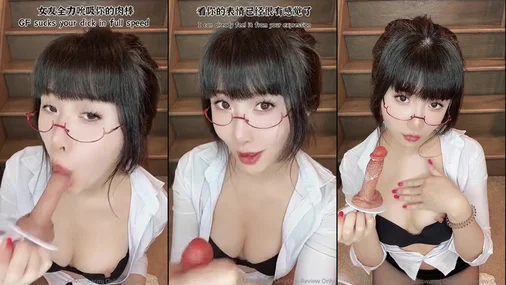 Versaute Asiatin MissWarmJ spielt mit einem Dildo