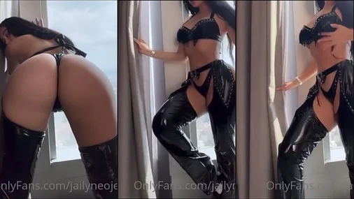 Jailyne Ojeda Schüttelt den Hintern im Fetisch-Kleid