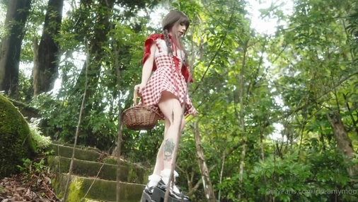 Dreamy Moo Lesbian Play In The Forest