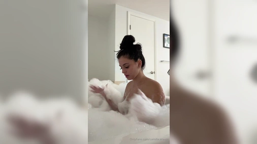 Camilla Araujo Gets Hot And Naked in Bathtub