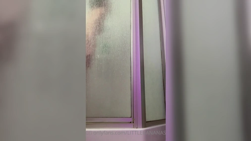 Littlebananas In The Shower