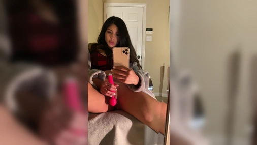 Skyler Lo Masturbates With Sex Toy In Mirror Play