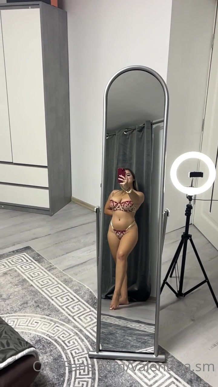 Valentina Sime Bouncing Tits In Slow Motion With Mirror Play