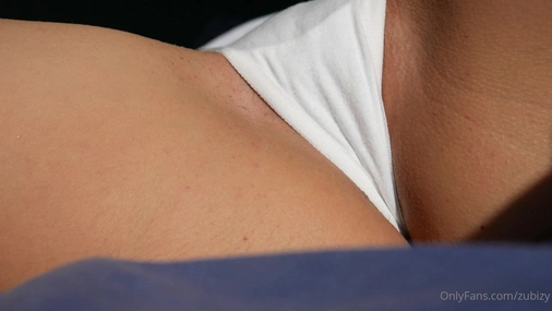 Zubizy Masturbates With Pussy Close Up
