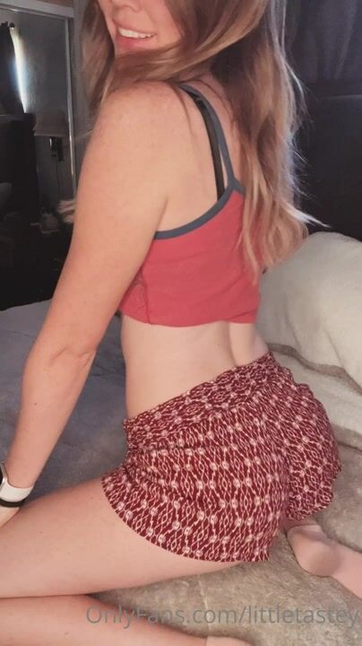 LittleTastey Shakes Booty With Anal Plug