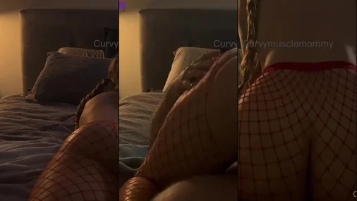 CurvyMuscleMommy Schwanzreiten im Netzstrumpf