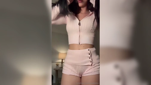 Aishah Sofey Strips And Shows Off Hot Body