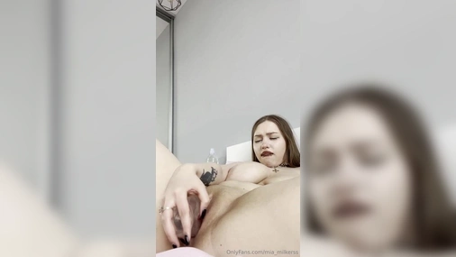 Miamilkers Toying Pussy And Moaning