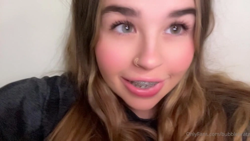 Maddiebubz - Wet Pussy Close Up Dildo Fucking