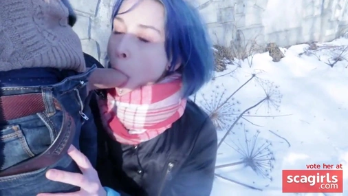 Teen Schoolgirl Gives Risky Public Blowjob in the Park