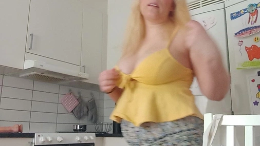 Svensk hora stönar efter kuk