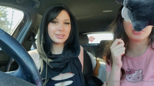 Rixiapremium Masturbating Pussy in car with Friend