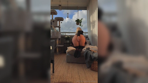 swedish twitch streamer Linnynova tease and show off her big ass on her balcony