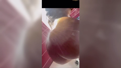 Swedish babe Denice Melinn showers fully nude