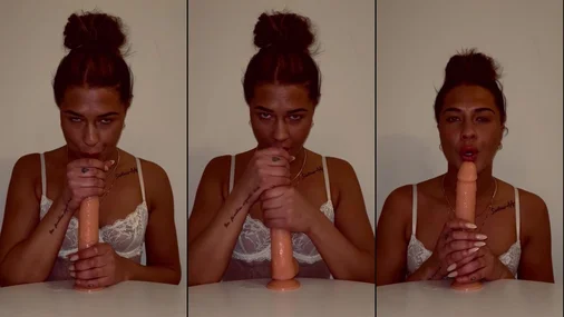 Die Schwedin Emsi zeigt ihre Blowjob-Künste am Dildo