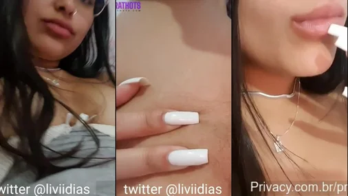 Liviadias Eine enge, behaarte Muschi aus nächster Nähe reiben