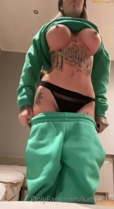 Kattpaow showing her huge tits