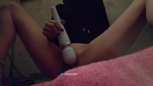 kittygoodgirl playing with her vibrator in the shower and squirts