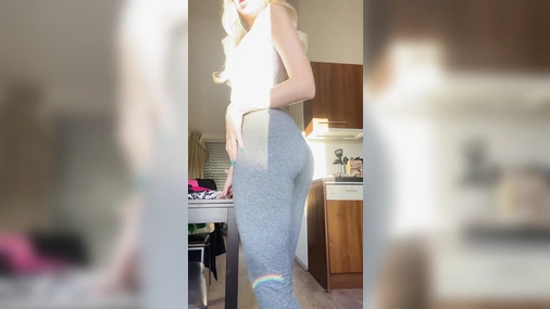 swedish onlyfans girl swedishbabe shows her big ass